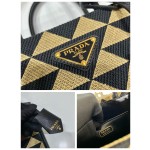 Prada embroidered fabric tote bag 👏 1BA355